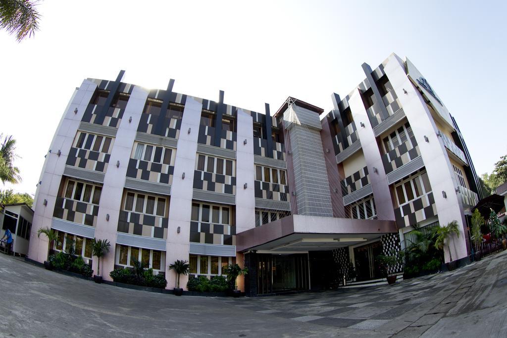 Business Alliance Hotel Yangon Exterior photo