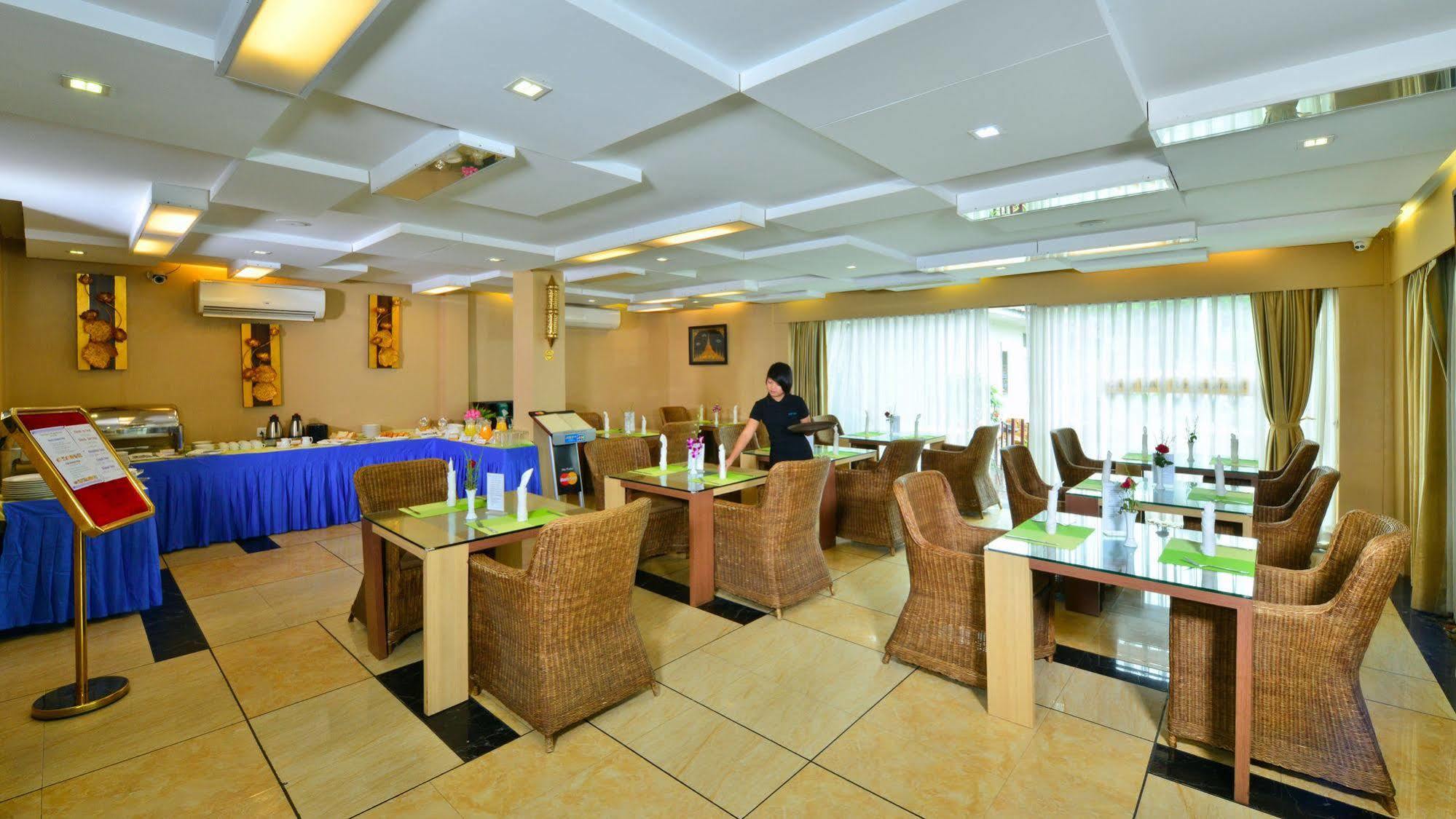 Business Alliance Hotel Yangon Exterior photo